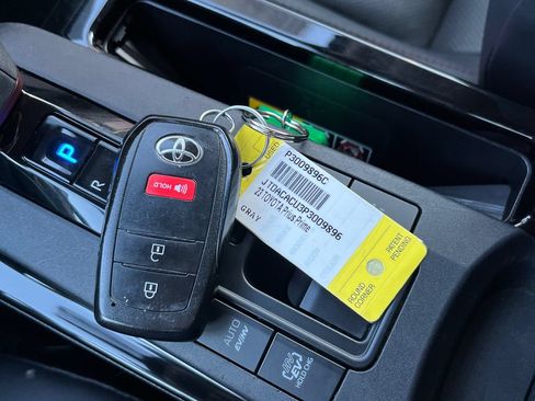 Used 2023 Toyota Prius Prime FWD image 12