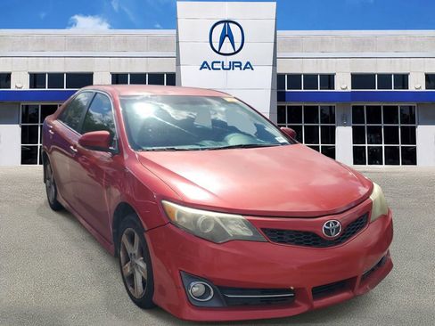 Used 2013 Toyota Camry SE image 1