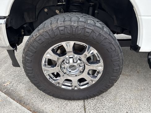 Used 2021 Ford F250 Lariat w/ Chrome Package image 11