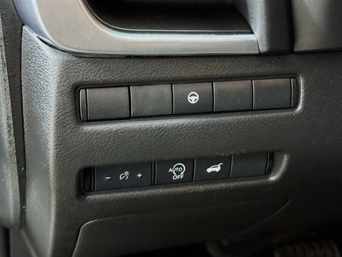 Used 2024 Nissan Rogue SV image 12