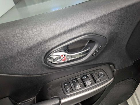 Used 2019 Jeep Cherokee High Altitude AWD/4WD image 40