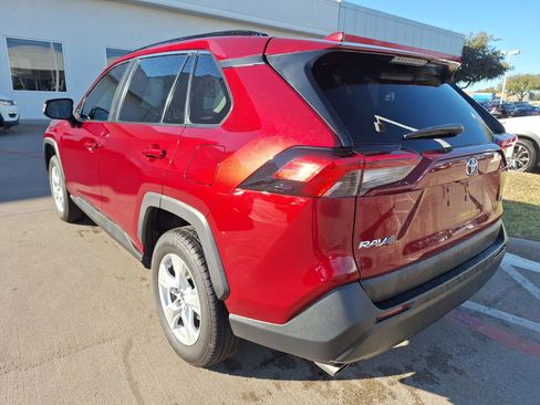 Used 2020 Toyota RAV4 XLE image 4