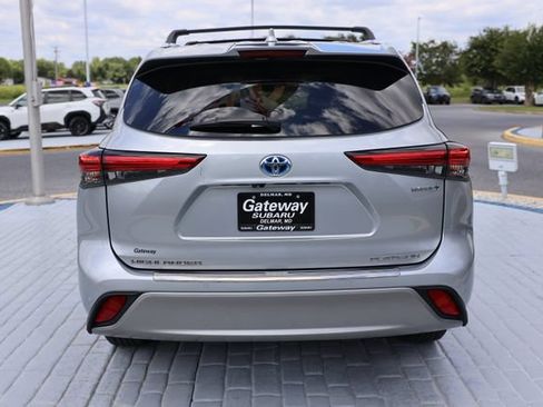 Used 2022 Toyota Highlander Platinum FWD image 4
