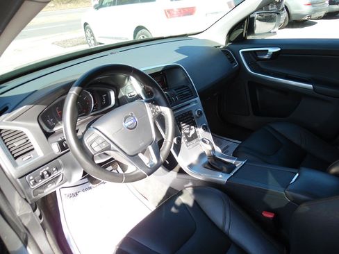 Used 2017 Volvo XC60 T5 Dynamic w/ Preferred Option Package image 11