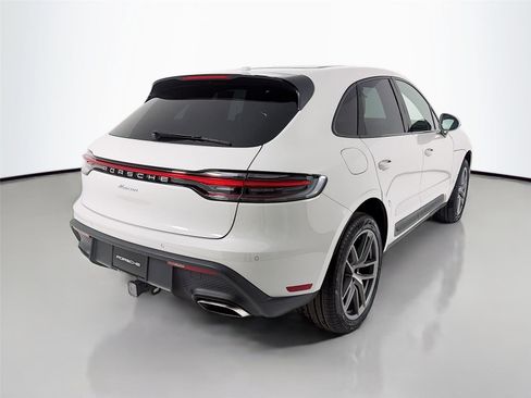 Certified 2025 Porsche Macan image 28