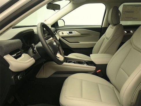 New 2026 Ford Explorer Active w/ Active Comfort Package image 11