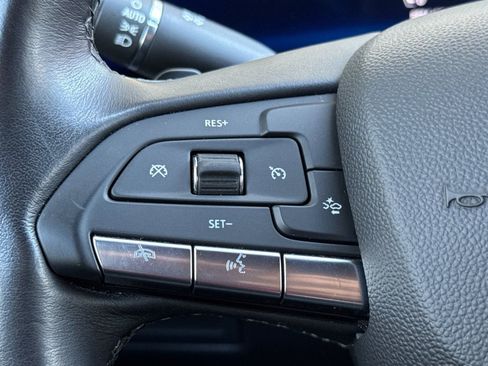 Used 2025 Cadillac XT4 Premium Luxury FWD image 27