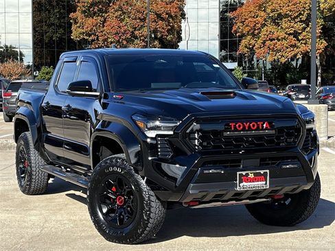 Used 2025 Toyota Tacoma TRD Pro image 2