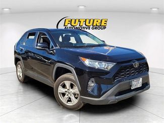 Used 2021 Toyota RAV4 XLE video 1