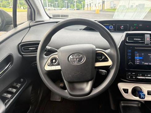 Used 2016 Toyota Prius Two FWD image 15
