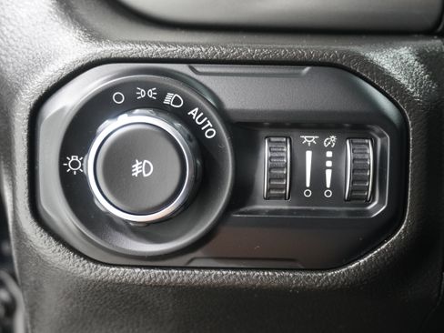 Used 2022 Jeep Wrangler Unlimited Sahara AWD/4WD image 25