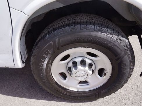 Used 2018 Chevrolet Express 2500 w/ Driver Convenience Package image 15