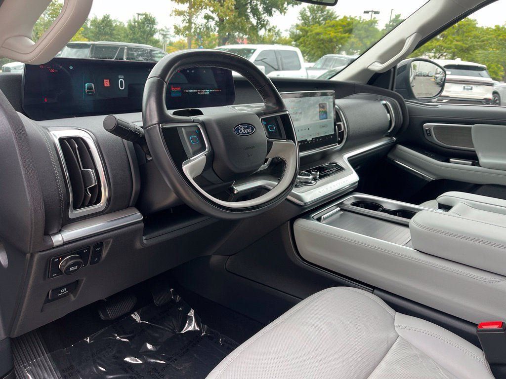 Used 2025 Ford Expedition Max Platinum w/ Driver's Package AWD/4WD image 26