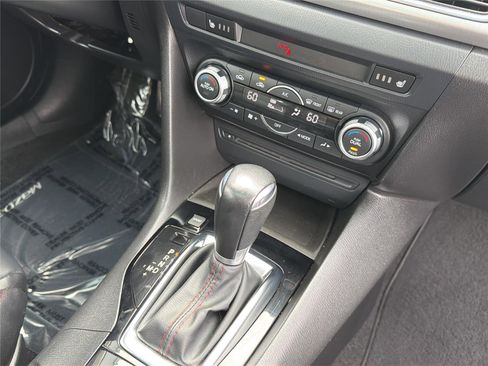 Used 2016 MAZDA MAZDA3 s Touring FWD image 19