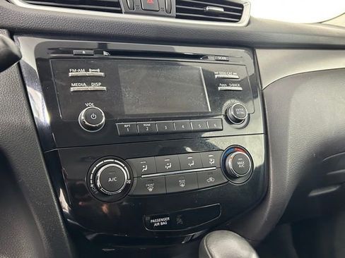 Used 2016 Nissan Rogue S AWD/4WD image 19