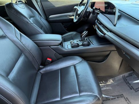 Used 2025 Cadillac XT4 Premium Luxury FWD image 31