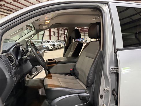 Used 2018 Nissan Titan S RWD image 14