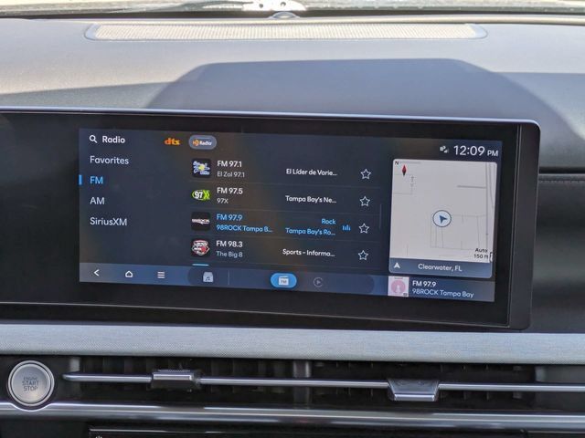 Used 2025 Hyundai Santa Cruz Limited AWD/4WD image 18