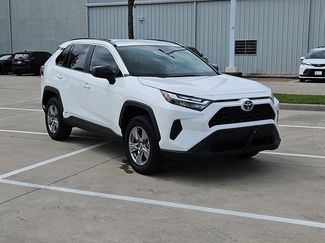 Used 2025 Toyota RAV4 LE AWD/4WD video 3
