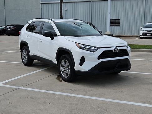 Used 2025 Toyota RAV4 LE AWD/4WD image 3