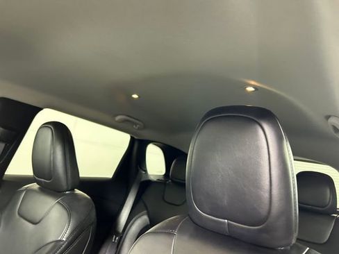 Used 2019 Jeep Cherokee Latitude Plus w/ Comfort/Convenience Group image 13