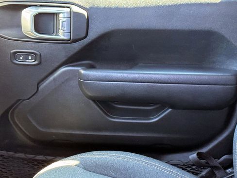 Used 2024 Jeep Wrangler Unlimited w/ Convenience Group AWD/4WD image 13