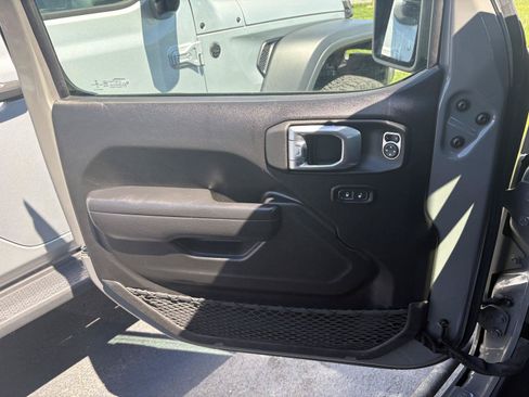 Used 2022 Jeep Wrangler Unlimited Sport AWD/4WD image 3
