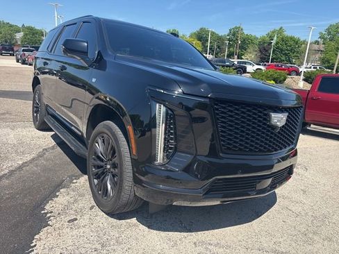 Used 2025 Cadillac Escalade Sport w/ LPO, ONYX Package AWD/4WD image 2