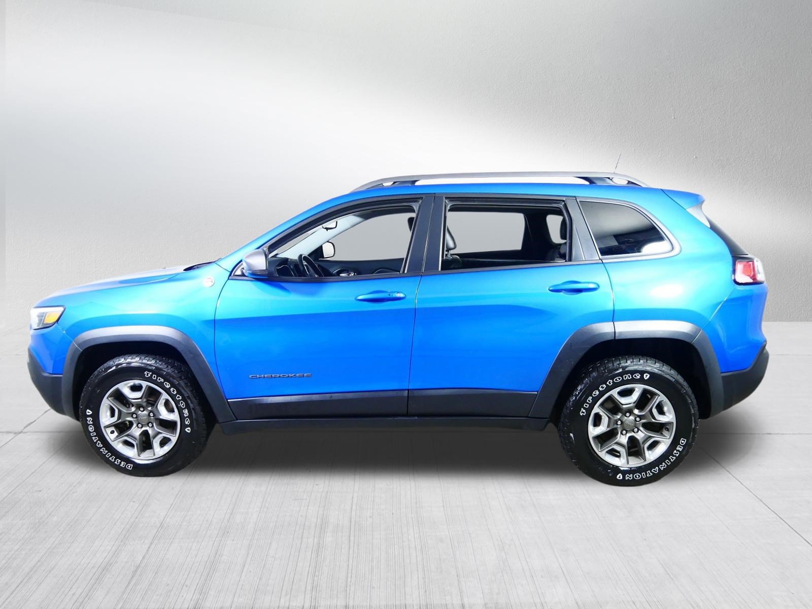 Used 2019 Jeep Cherokee Trailhawk w/ Cold Weather Group AWD/4WD image 4