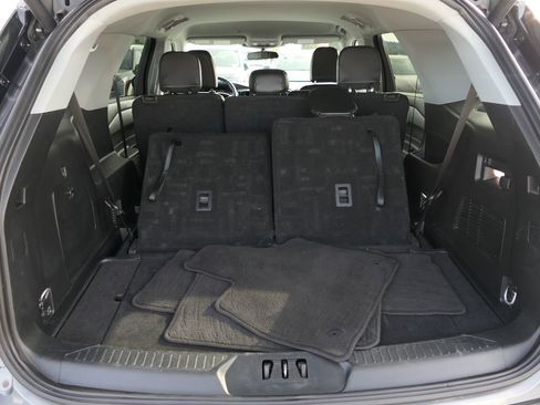 Used 2024 Ford Explorer XLT w/ Equipment Group 202A AWD/4WD image 27