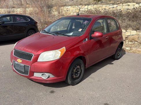 Used 2010 Chevrolet Aveo5 LT image 2