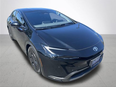 Used 2026 Toyota Prius LE AWD/4WD image 5
