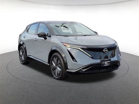 Used 2024 Nissan Ariya AWD image 3