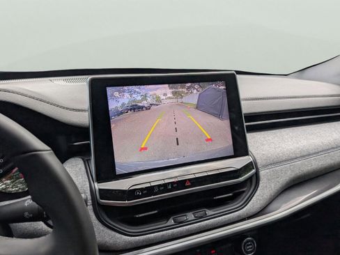 Used 2023 Jeep Compass Latitude image 38