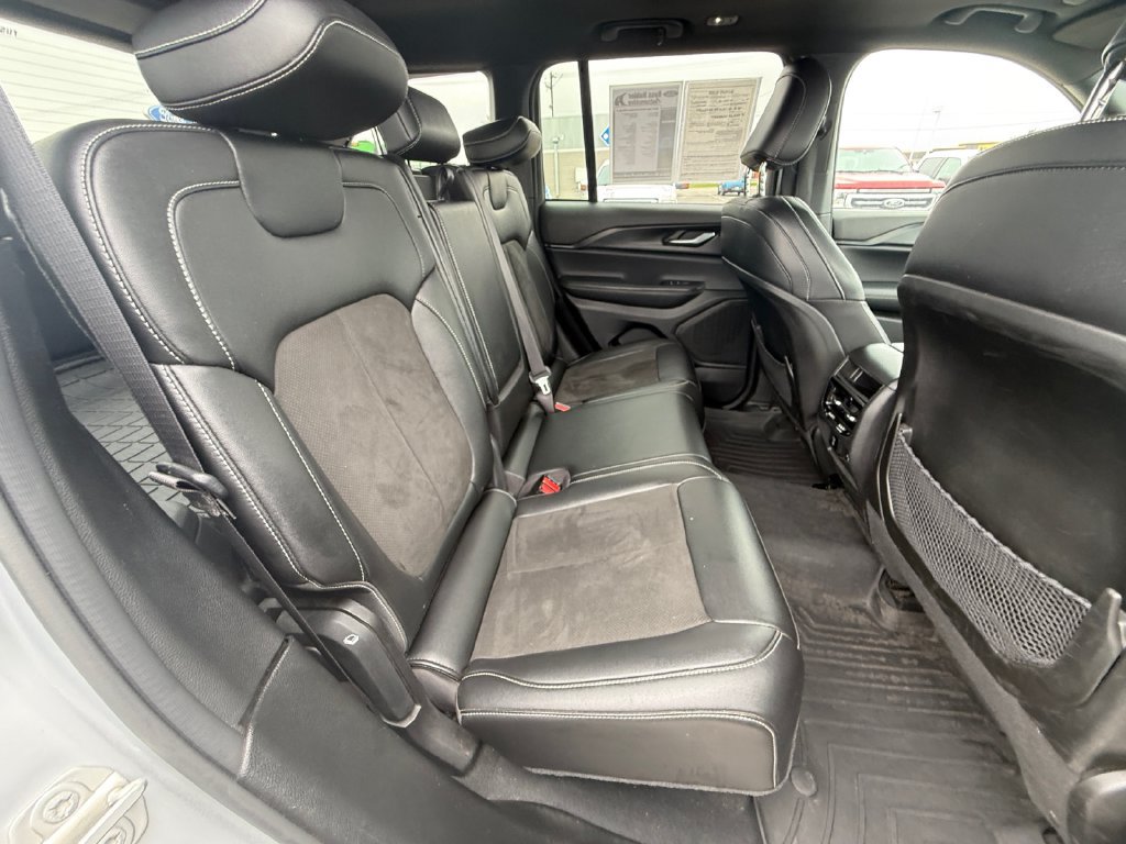 Used 2023 Jeep Grand Cherokee Altitude AWD/4WD image 32