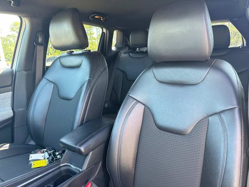 Used 2024 Jeep Compass Latitude AWD/4WD image 19