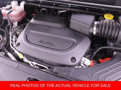 Used 2025 Chrysler Pacifica Limited FWD image 17