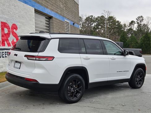 Used 2024 Jeep Grand Cherokee L Laredo image 7