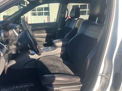 Used 2017 Jeep Grand Cherokee Trailhawk w/ Trailhawk Luxury Group AWD/4WD image 2