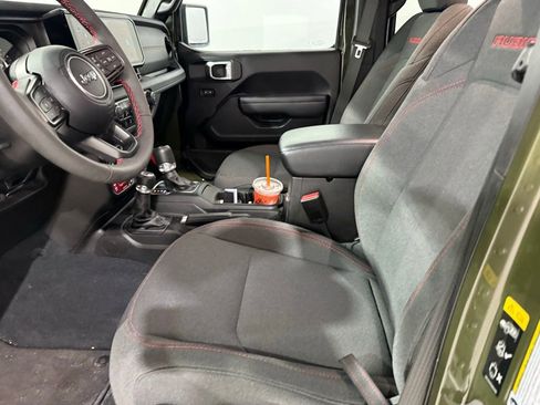 Used 2024 Jeep Wrangler Rubicon w/ Technology Group image 9