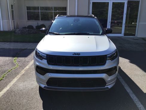 New 2025 Jeep Compass Limited w/ High Altitude Package image 2