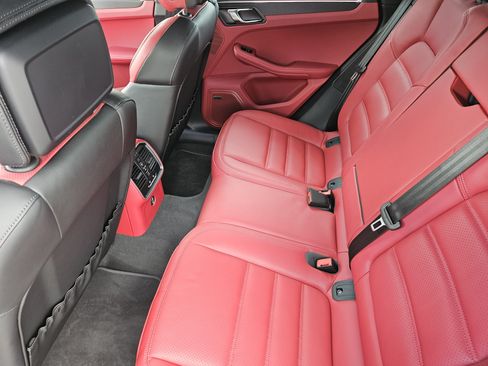 Certified 2026 Porsche Macan GTS AWD/4WD image 28