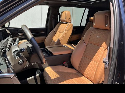 Used 2022 Cadillac Escalade ESV Premium Luxury w/ Performance Package AWD/4WD image 9