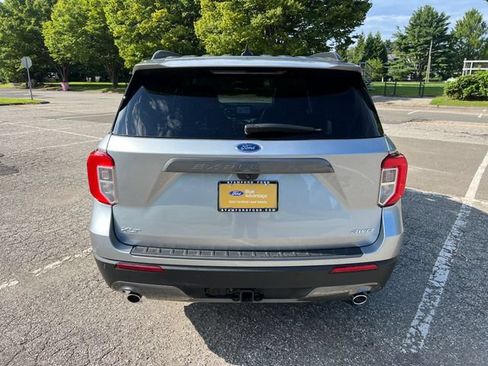 Used 2023 Ford Explorer XLT w/ Equipment Group 202A AWD/4WD image 9