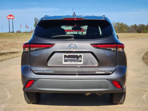 Used 2021 Toyota Highlander XLE image 8