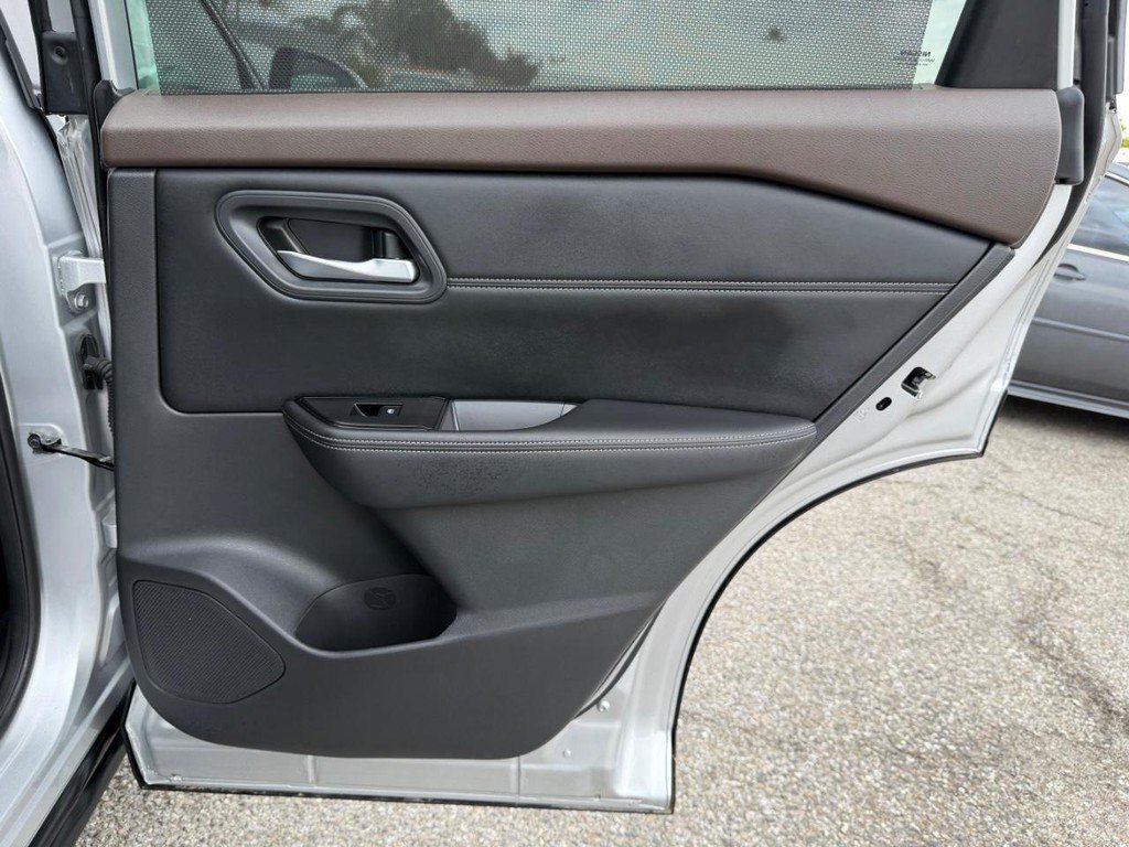 Used 2023 Nissan Rogue SV w/ SV Premium B Package AWD/4WD image 35