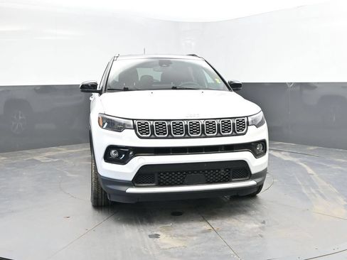 Used 2025 Jeep Compass Limited AWD/4WD image 4