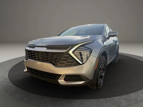 Used 2024 Kia Sportage LX image 1