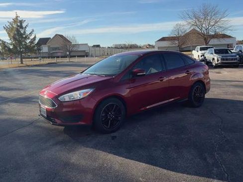 Used 2017 Ford Focus SE image 4