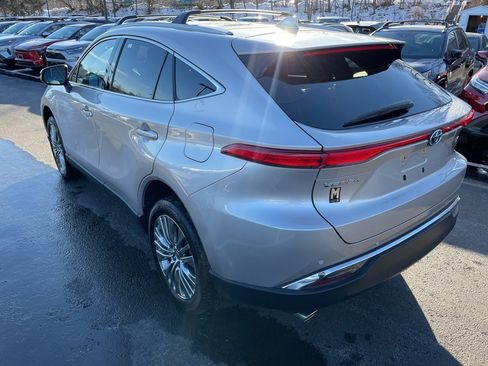 Certified 2024 Toyota Venza XLE image 8